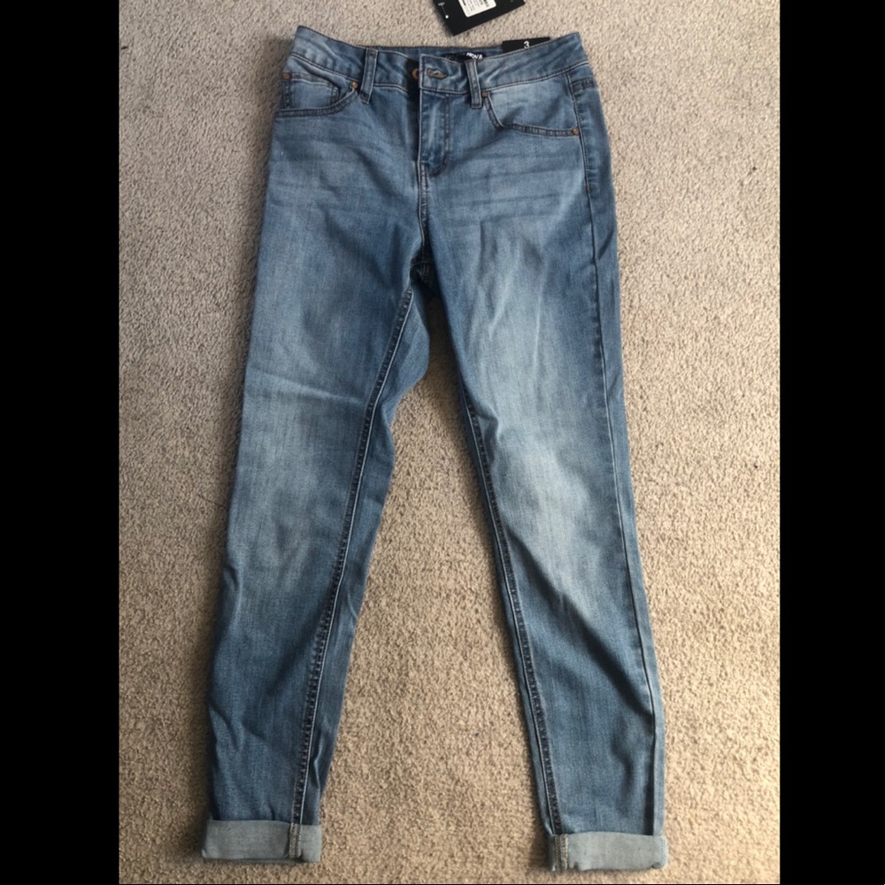 NWT Size 3 Cuffed, Light Wash Fashion Nova Skinny Jeans